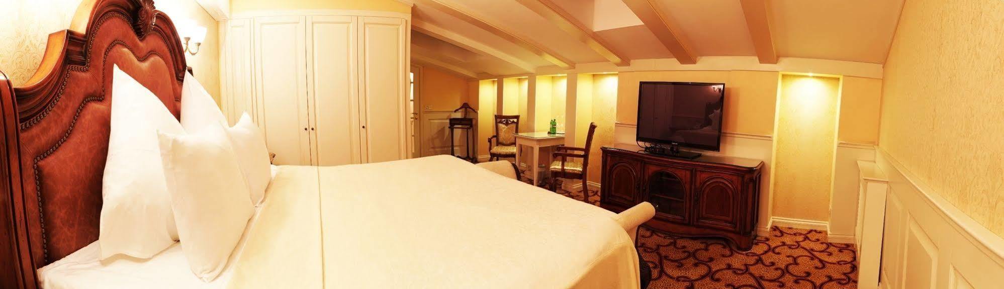 Ministerium Hotel Odessa Esterno foto